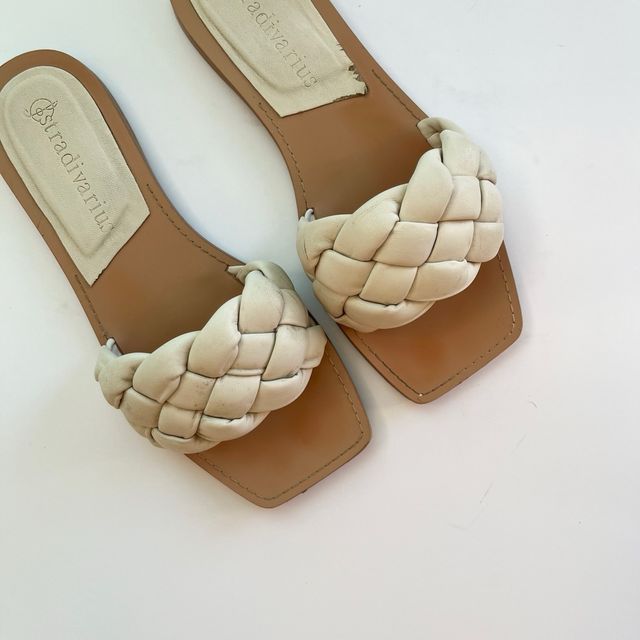 Sandali bassi Stradivarius.