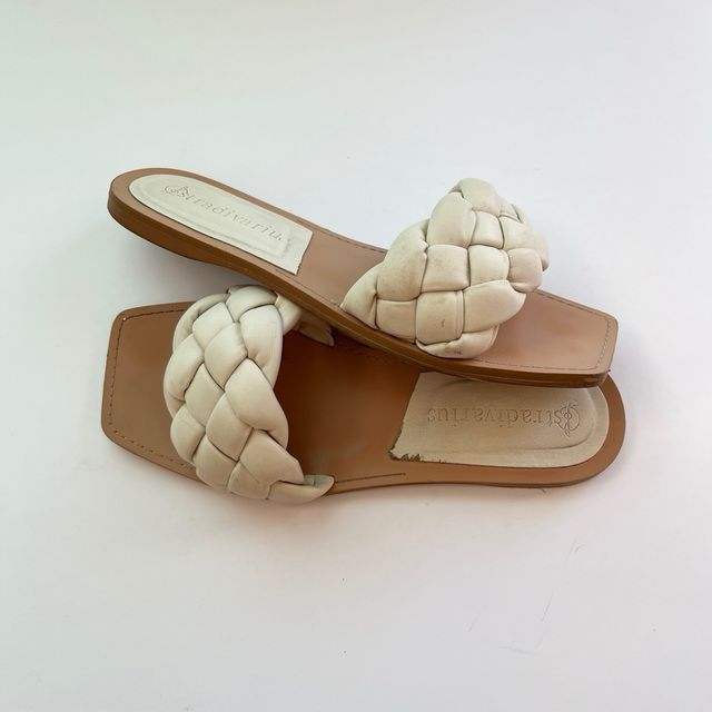 Sandali bassi Stradivarius.