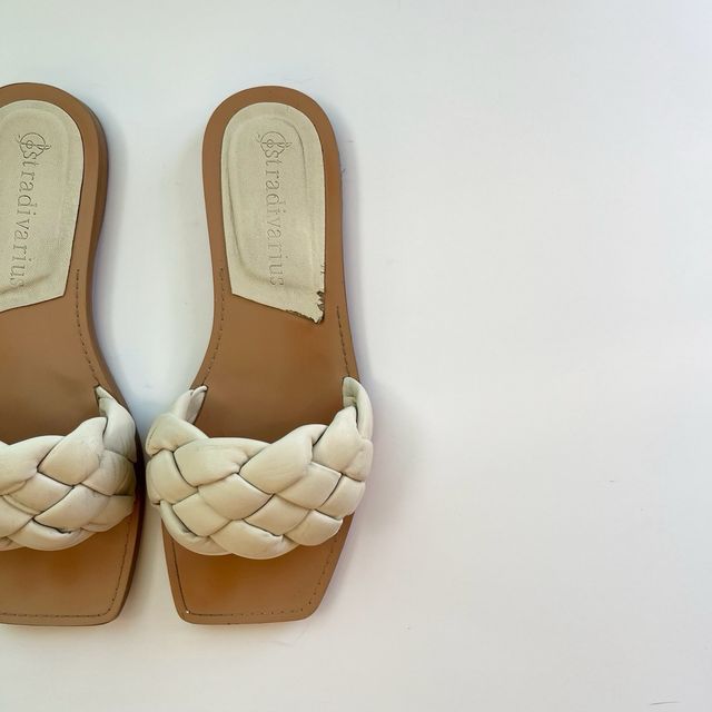 Sandali bassi Stradivarius.