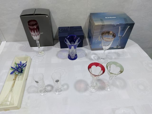 Copas nuevas de cristal de Bohemia