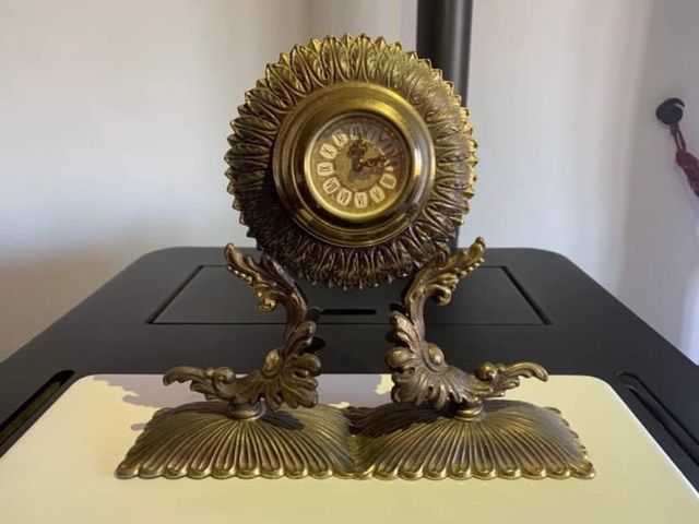 Orologio antico di ottone a carica