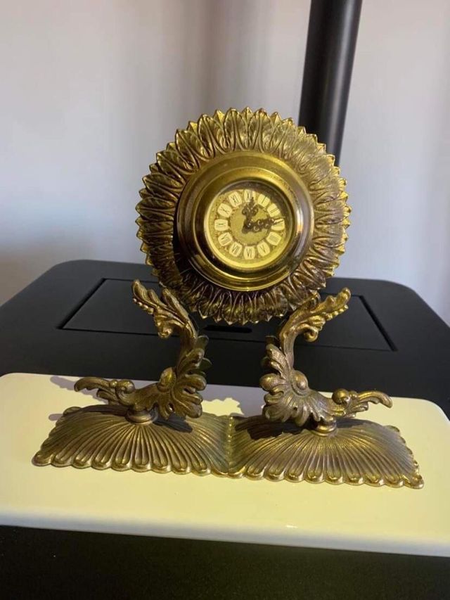 Orologio antico di ottone a carica