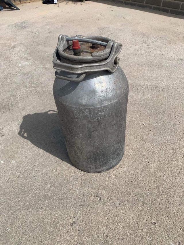 Bidone del latte antico da 50 litri particolare