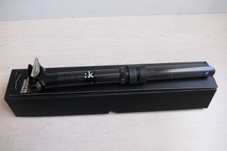 Tija FIZIK Cyrano R1 Carbono 31.6x400