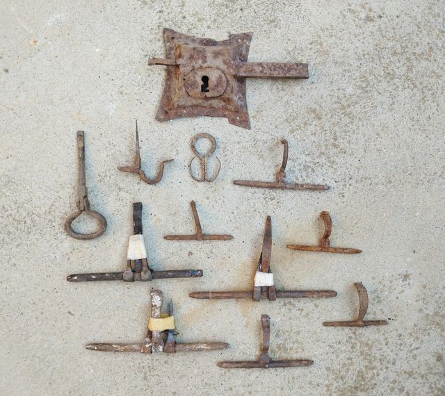 Ferramentas diversas de ferro forjado antigo