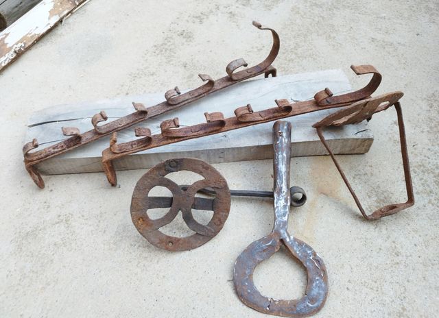 Ferramentas diversas de ferro forjado antigo