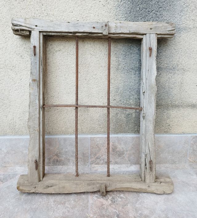 Grelha antiga de células de ferro forjado