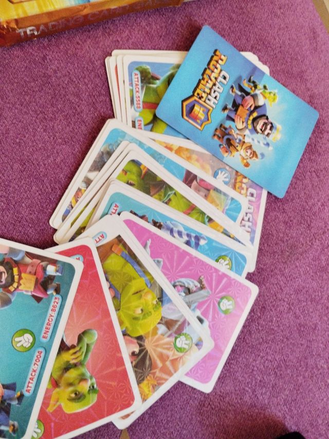 Caja con 24 tarjetas Clash Royale