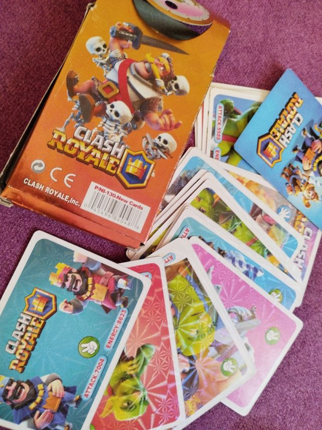 Caja con 24 tarjetas Clash Royale