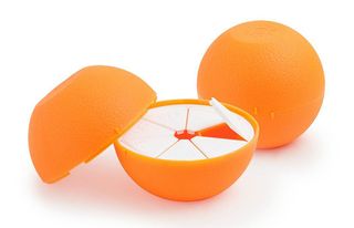 Portapillole Orange Pill Case di Kikkerland