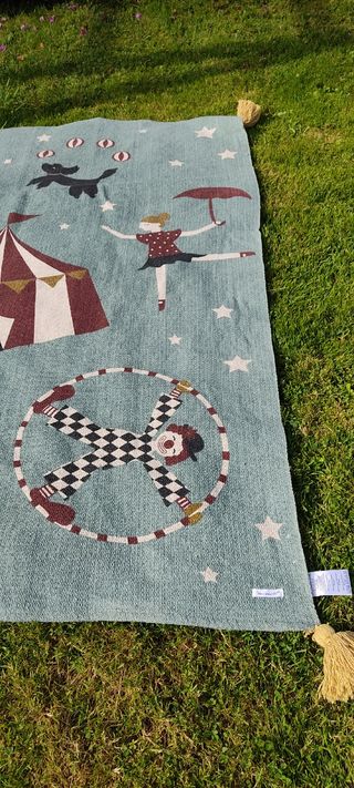 Oportunidad. Manta de juegos o plaid para cama.