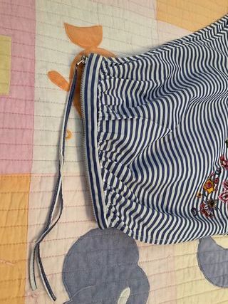 Blusa de rayas con una manga