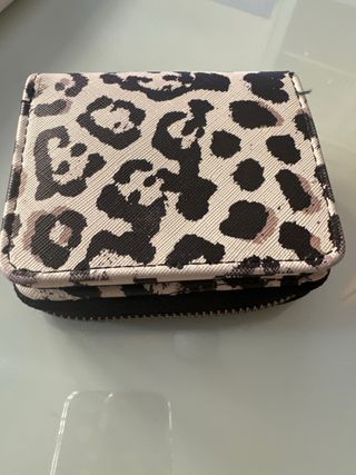 Lote dos monederos animal print y amarillo