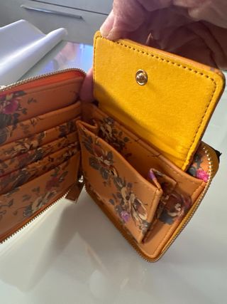 Lote dos monederos animal print y amarillo
