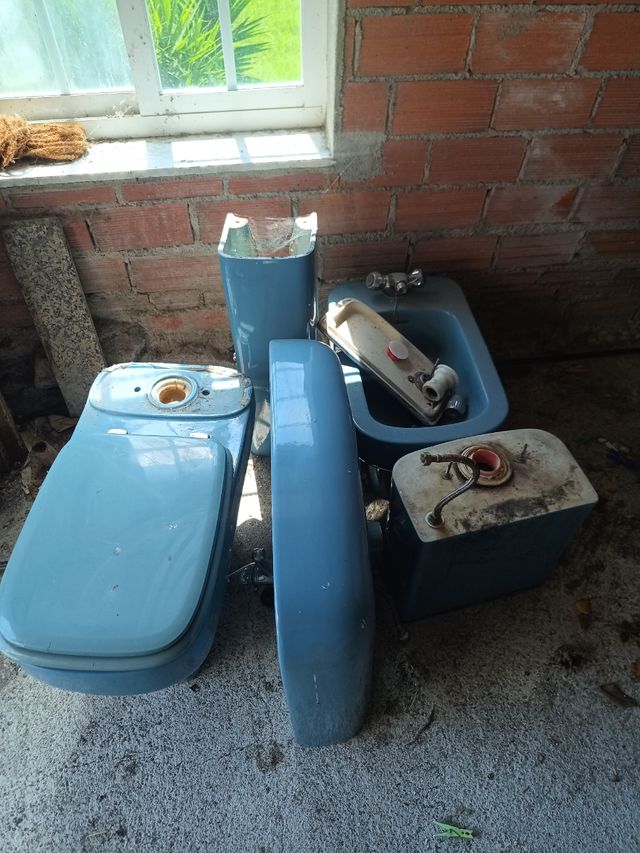 Inodoro, lavamanos y vide