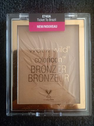 Polvos ESSENCE & WET n WILD