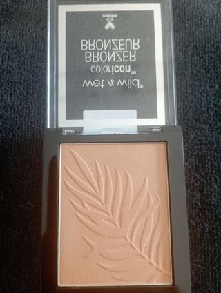Polvos ESSENCE & WET n WILD