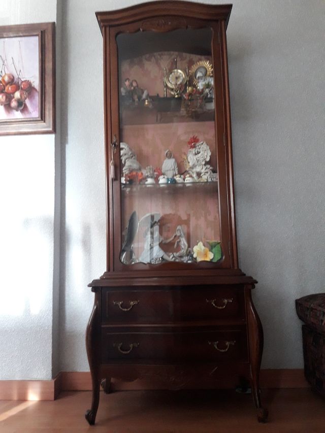 Vitrina de estilo francés. (sin figuras)