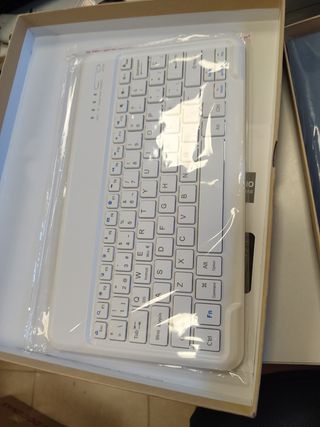 FUNDA TABLET CON TECLADO SAMSUNG