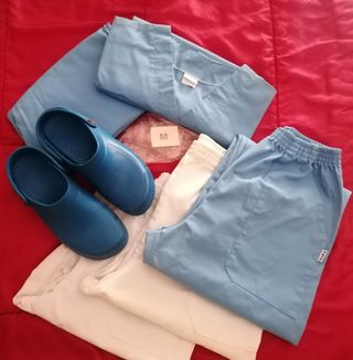 Pijama sanitario azul T. M + Zuecos T.39