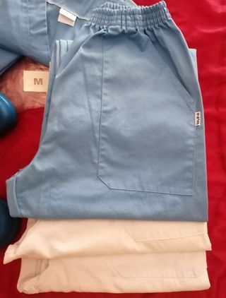 Pijama sanitario azul T. M + Zuecos T.39