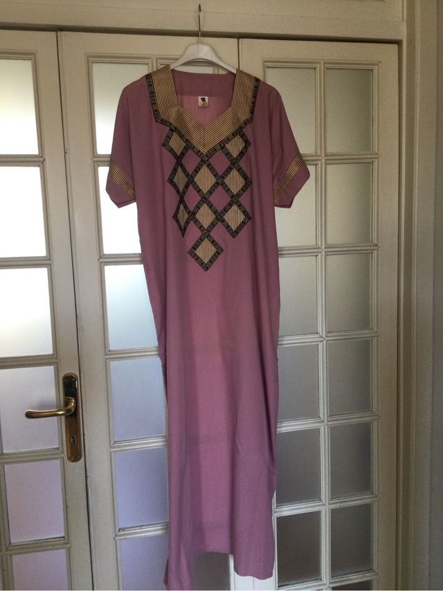 Abito egiziano rosa e oro