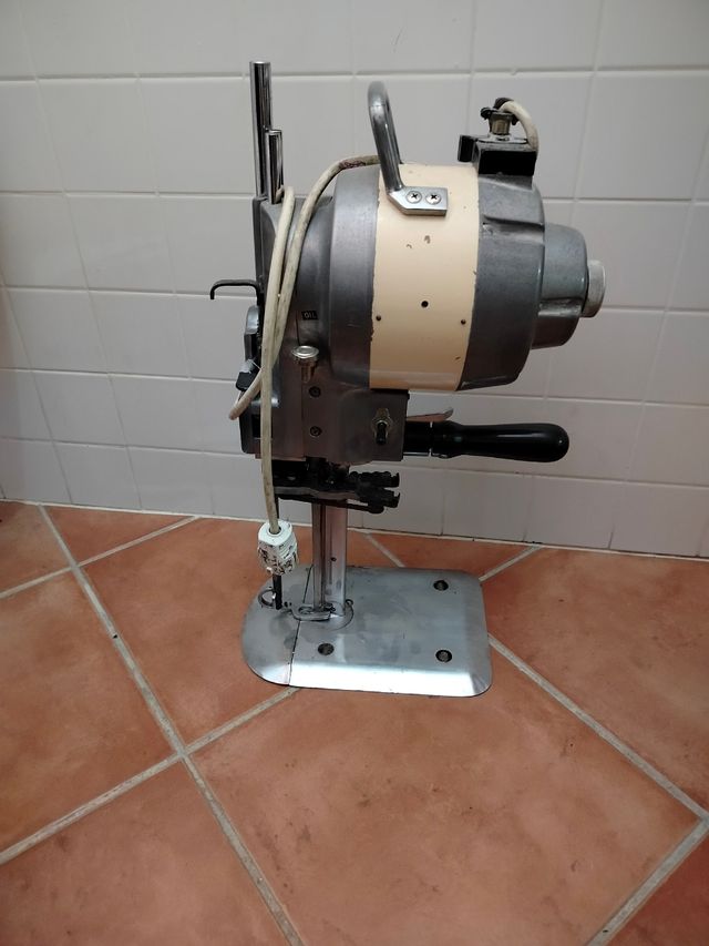 Maquina cortar telas