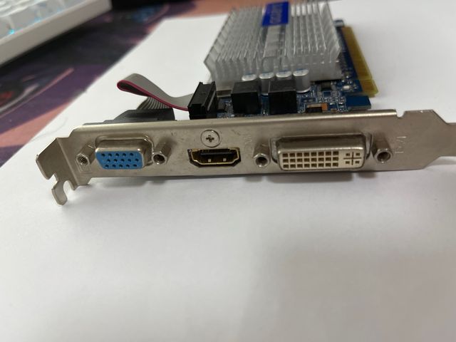 Tarjeta gráfica GIGABYTE N210 Sl