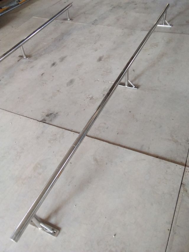 Barra acero colgar CARNICERIA      Usado