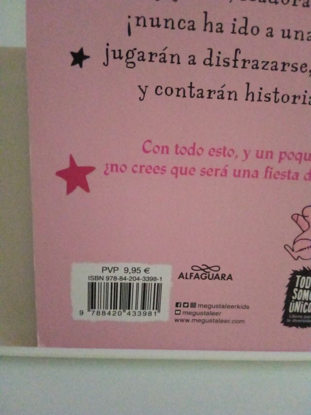 Va a una fiesta de pijamas. En perfecto estado