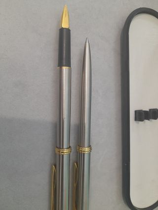 Estuche de pluma y boli de diseño