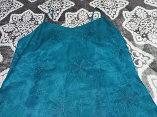 Vestido de cerimónia azul com écharpe