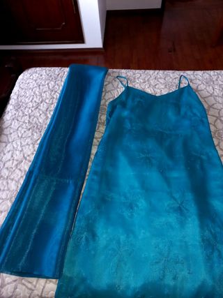 Vestido de cerimónia azul com écharpe