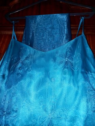 Vestido de cerimónia azul com écharpe