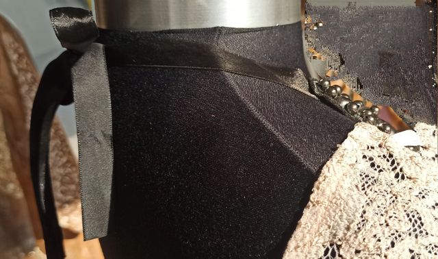 Collana girocollo stoffa e perline