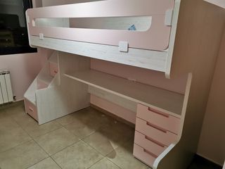 Cama alta con escritorio 