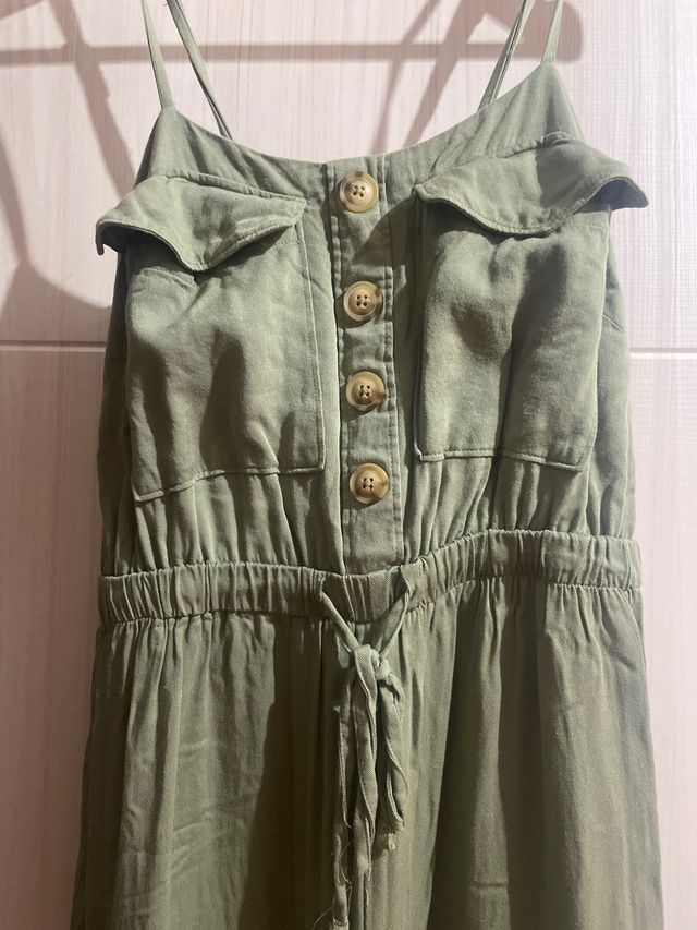 Tuta mono verde con cinturini