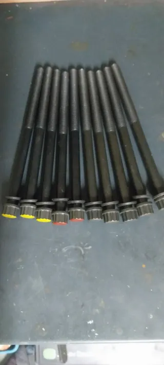 Tornillos culata de Hyundai santa 2.2 crdi