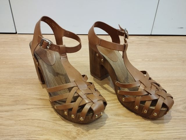 Sandalias de tacón años 70