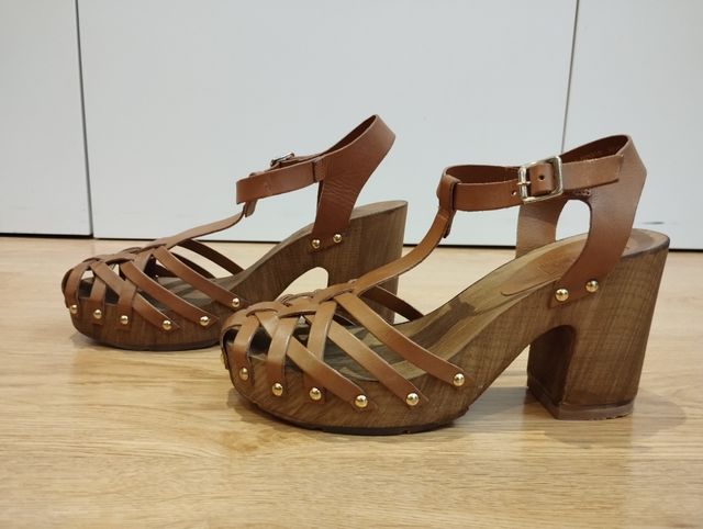 Sandalias de tacón años 70