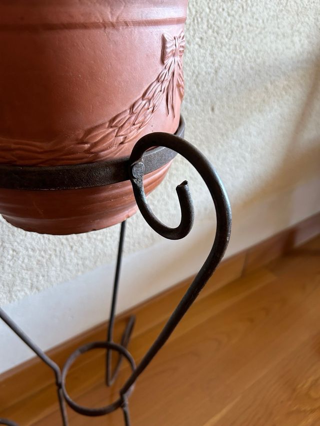 PLANTADOR DE FERRO FORJADO MUITO ANTIGO