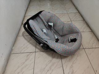 Maxi Cosi más base Isofix para coche