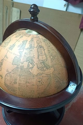 Mueble bar globo terrestre