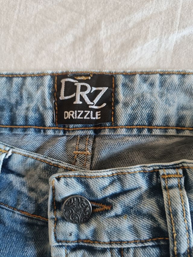 Pantalón vaquero roto