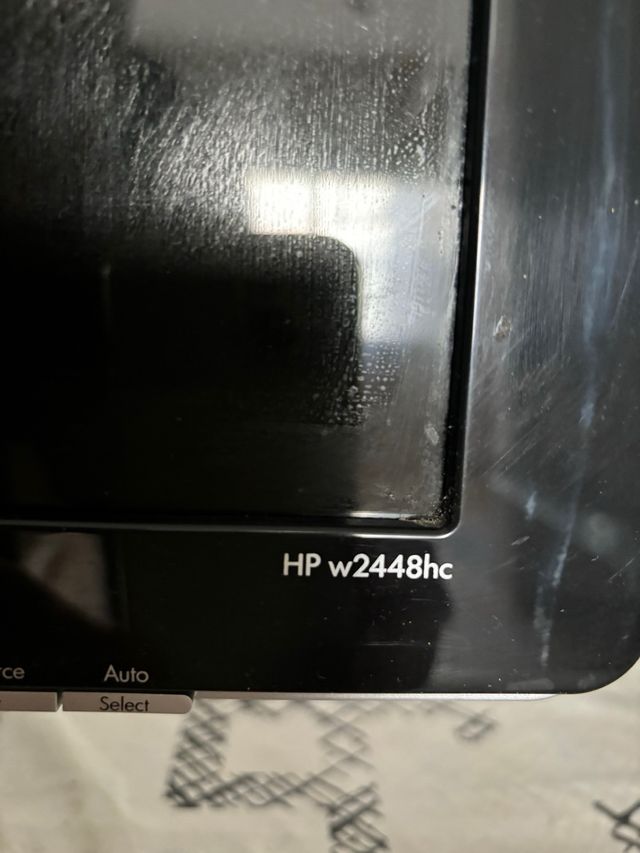 Monitor HP 24 camara y microfono integrado.