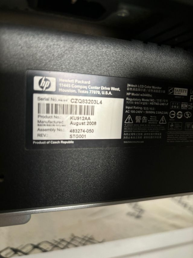 Monitor HP 24 camara y microfono integrado.