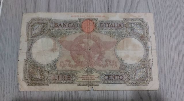 Banconota cento lire vintage