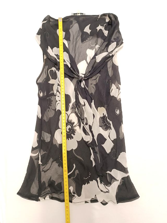 Top donna in seta, design floreale, bianco e nero