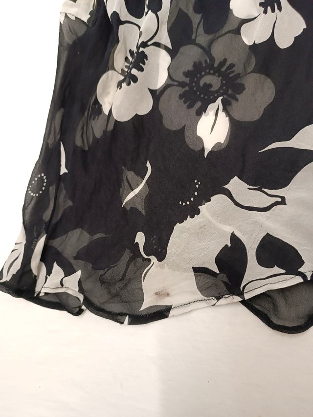 Top donna in seta, design floreale, bianco e nero