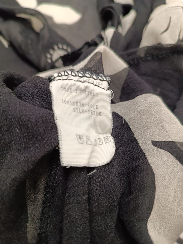 Top donna in seta, design floreale, bianco e nero